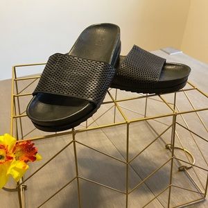 Frye Lily retail $198 have never been worn!